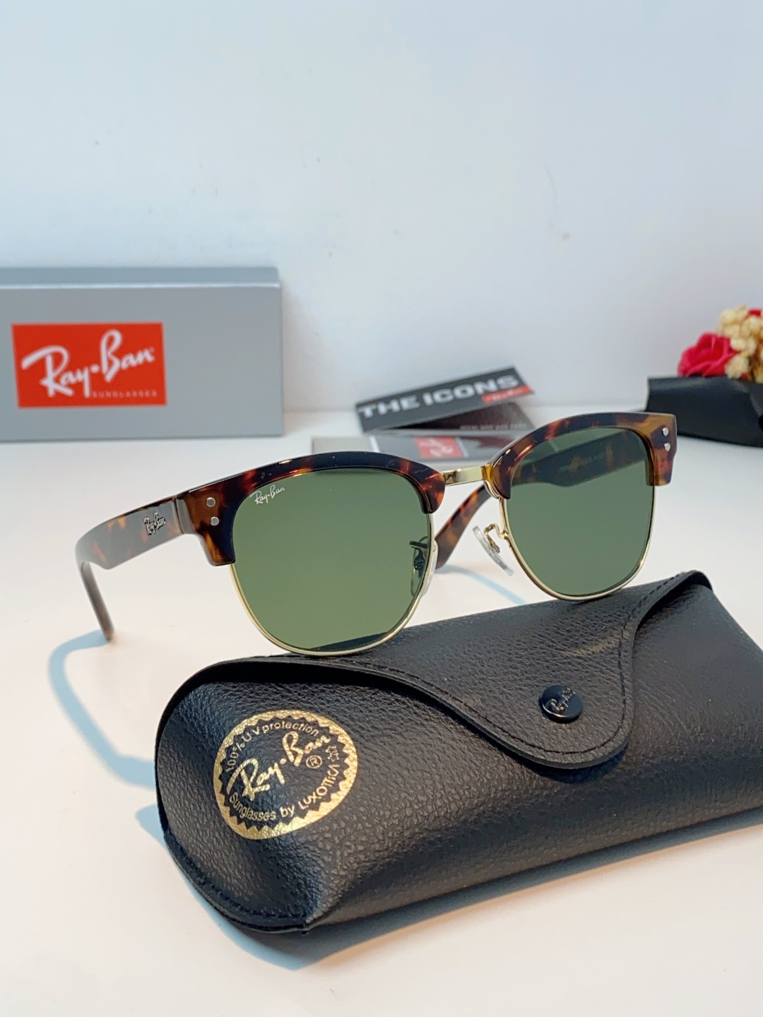 RayBan雷朋Clubmaster系列眉框墨镜｜永恒经典，百搭不挑人 标志性的半框眉架设计，搭配凹镜片