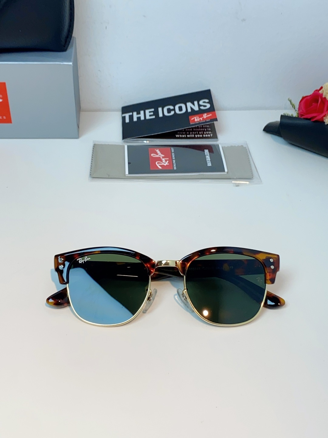 RayBan雷朋Clubmaster系列眉框墨镜｜永恒经典，百搭不挑人 标志性的半框眉架设计，搭配凹镜片