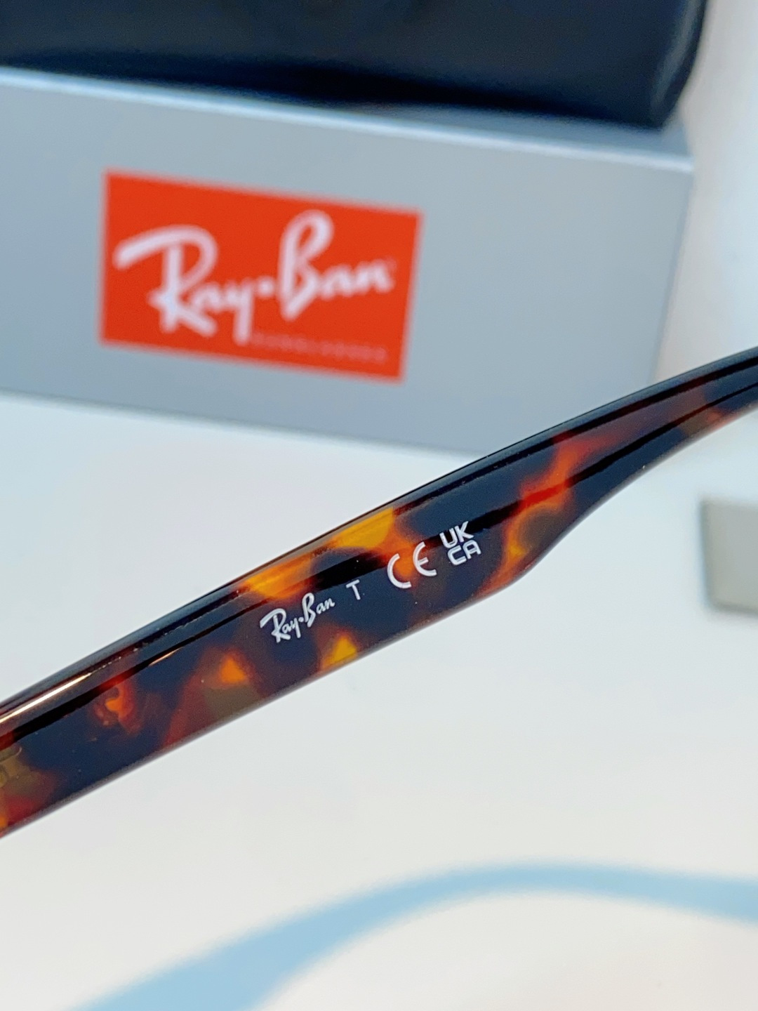 RayBan雷朋Clubmaster系列眉框墨镜｜永恒经典，百搭不挑人 标志性的半框眉架设计，搭配凹镜片