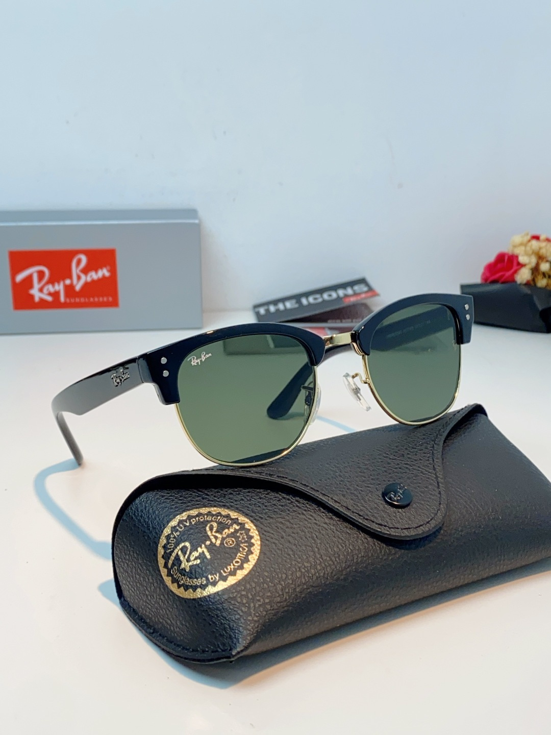 RayBan雷朋Clubmaster系列眉框墨镜｜永恒经典，百搭不挑人 标志性的半框眉架设计，搭配凹镜片