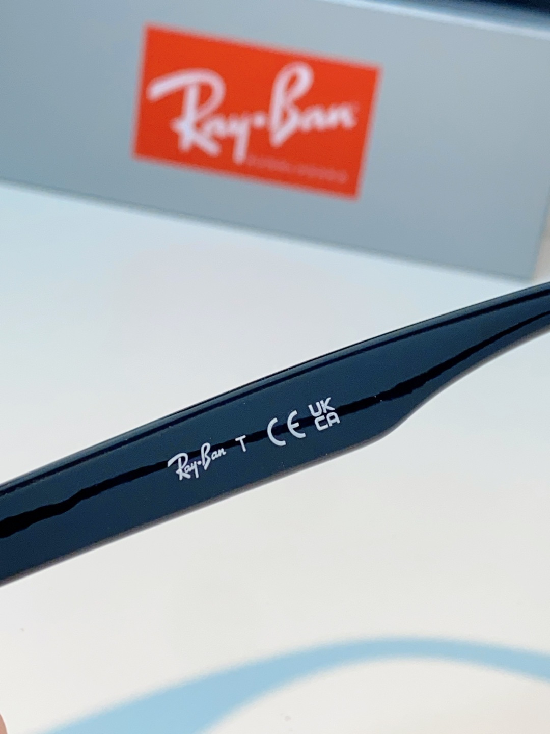RayBan雷朋Clubmaster系列眉框墨镜｜永恒经典，百搭不挑人 标志性的半框眉架设计，搭配凹镜片