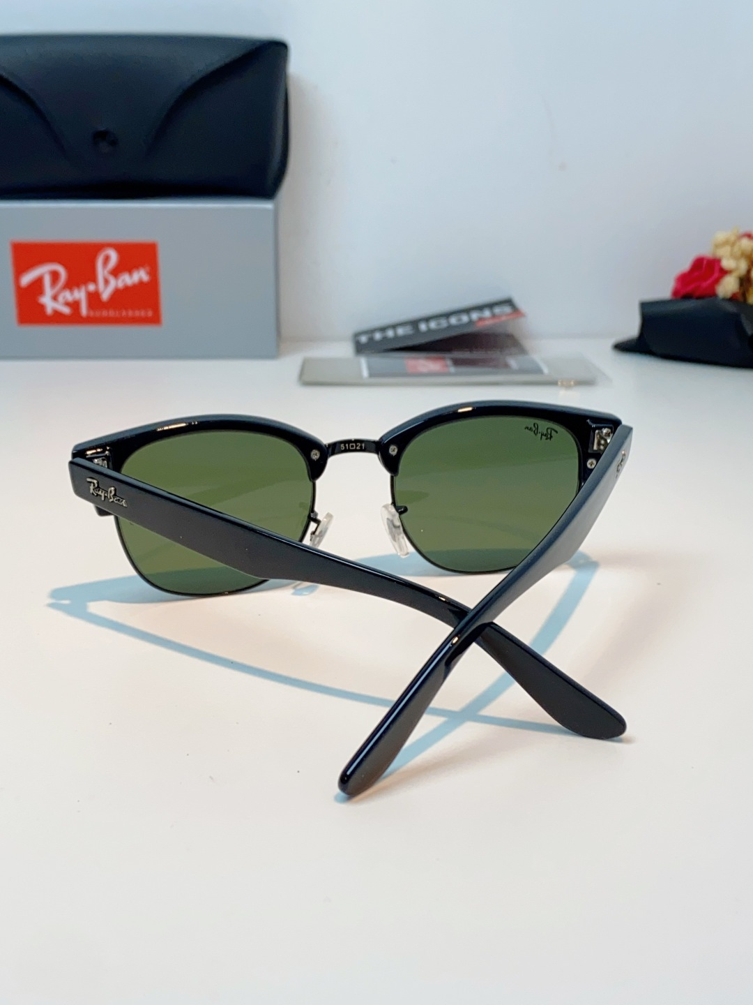 RayBan雷朋Clubmaster系列眉框墨镜｜永恒经典，百搭不挑人 标志性的半框眉架设计，搭配凹镜片