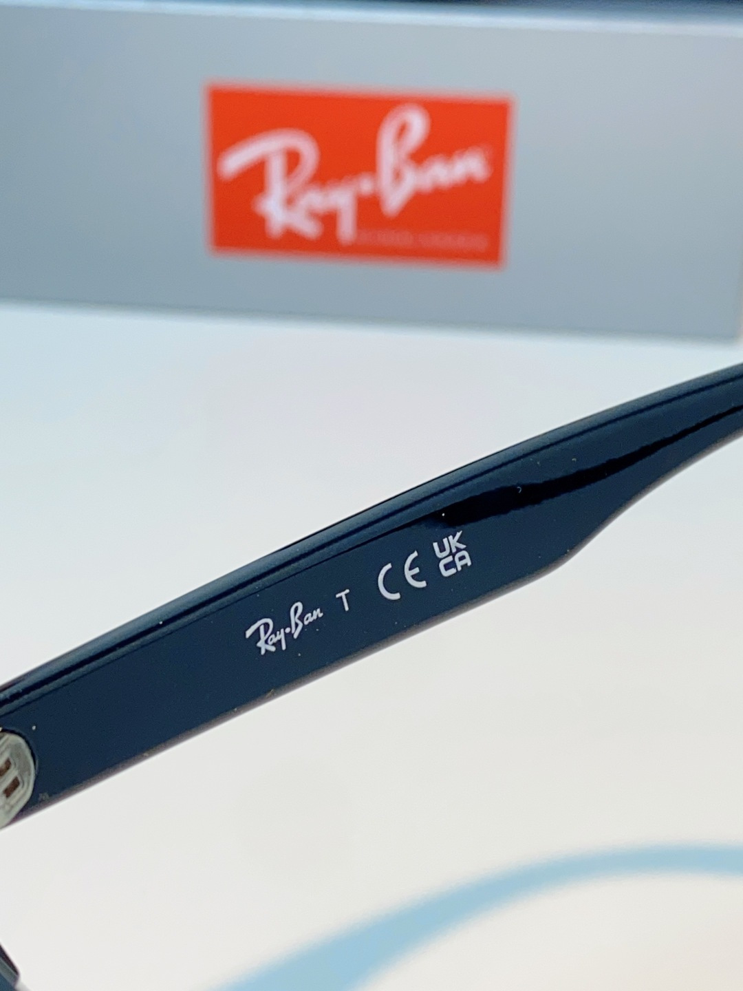 RayBan雷朋Clubmaster系列眉框墨镜｜永恒经典，百搭不挑人 标志性的半框眉架设计，搭配凹镜片