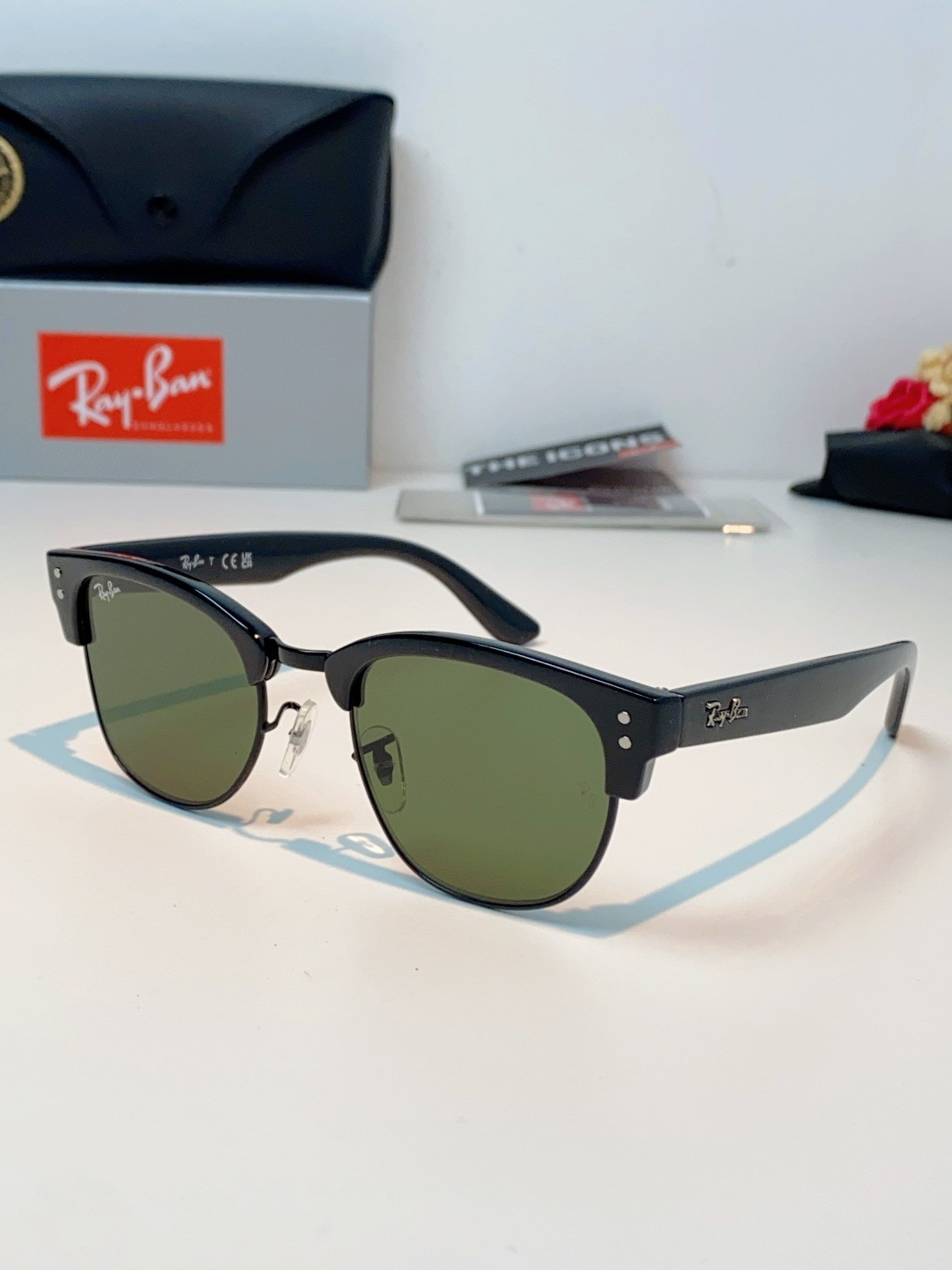 RayBan雷朋Clubmaster系列眉框墨镜｜永恒经典，百搭不挑人 标志性的半框眉架设计，搭配凹镜片