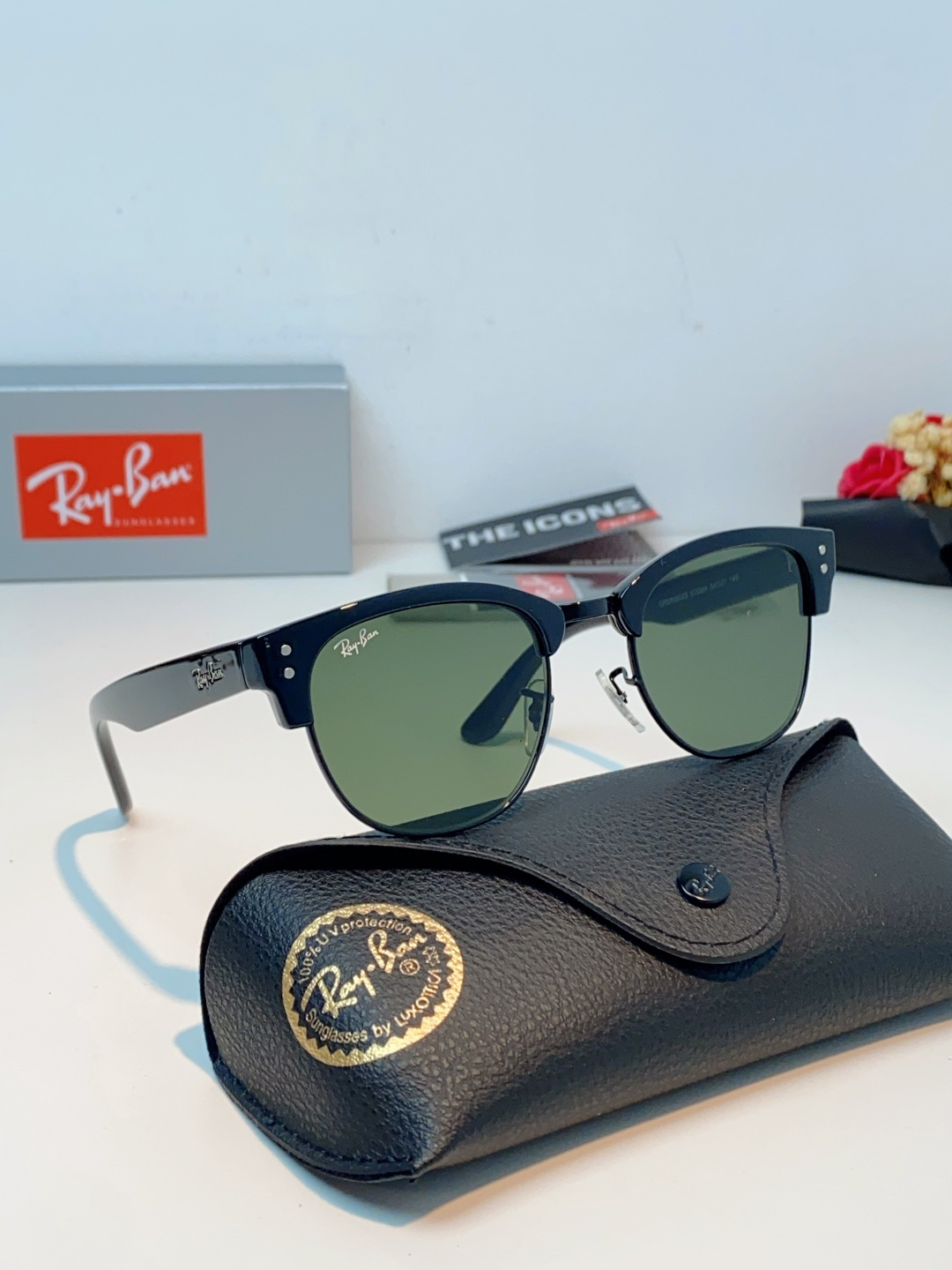 RayBan雷朋Clubmaster系列眉框墨镜｜永恒经典，百搭不挑人 标志性的半框眉架设计，搭配凹镜片