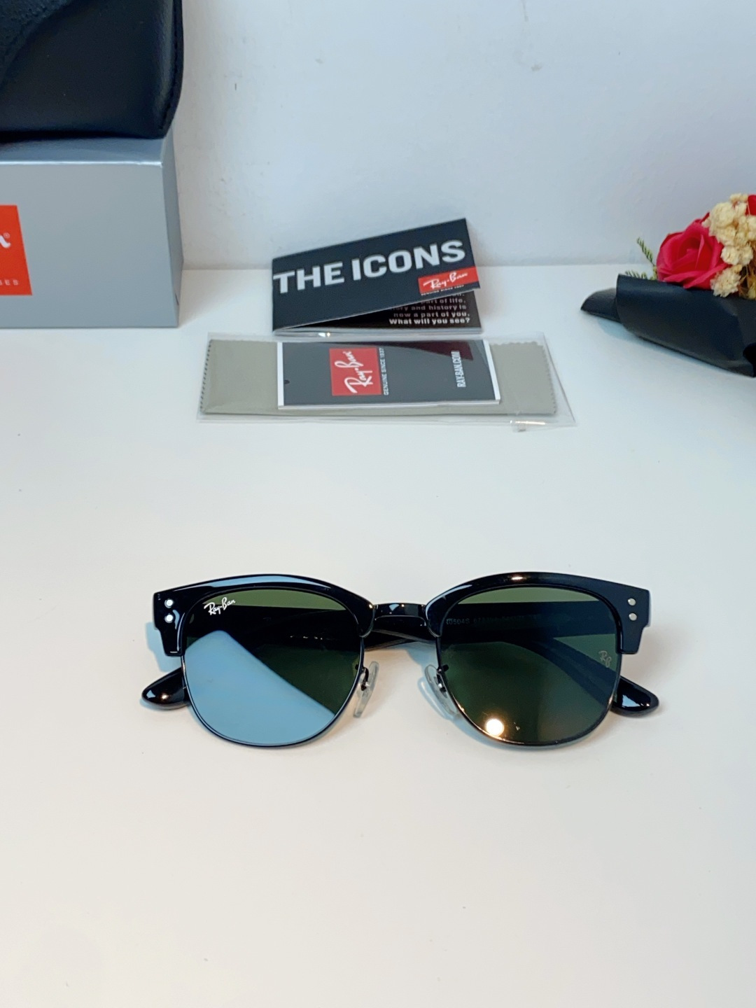 RayBan雷朋Clubmaster系列眉框墨镜｜永恒经典，百搭不挑人 标志性的半框眉架设计，搭配凹镜片