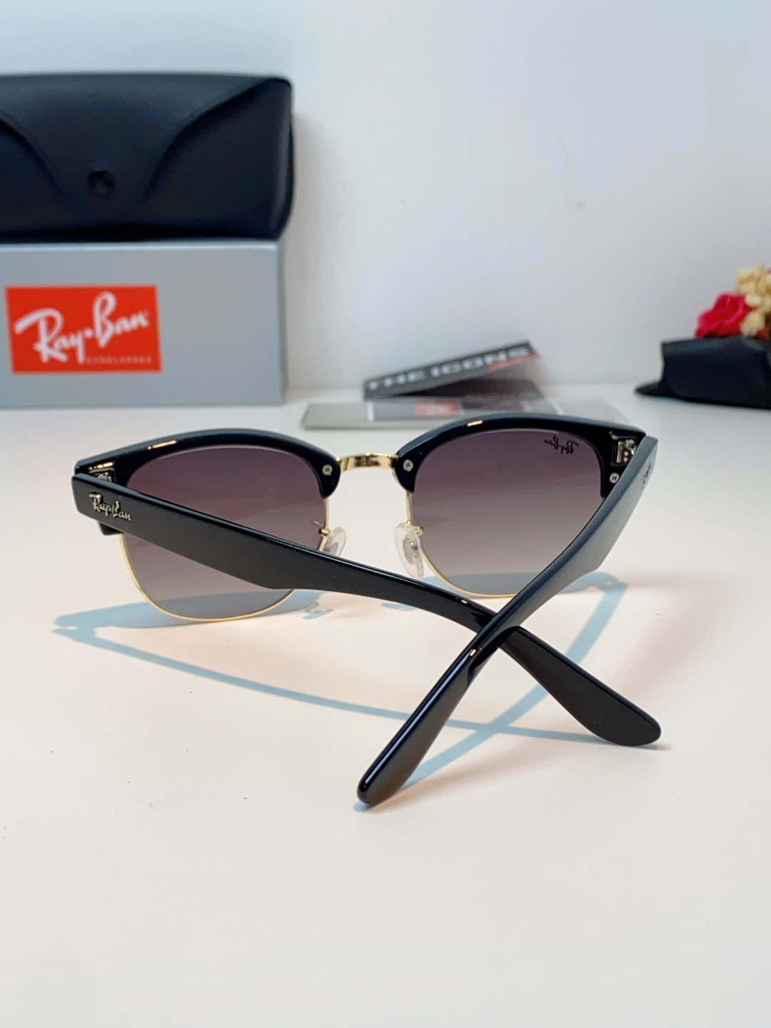 RayBan雷朋Clubmaster系列眉框墨镜｜永恒经典，百搭不挑人 标志性的半框眉架设计，搭配凹镜片