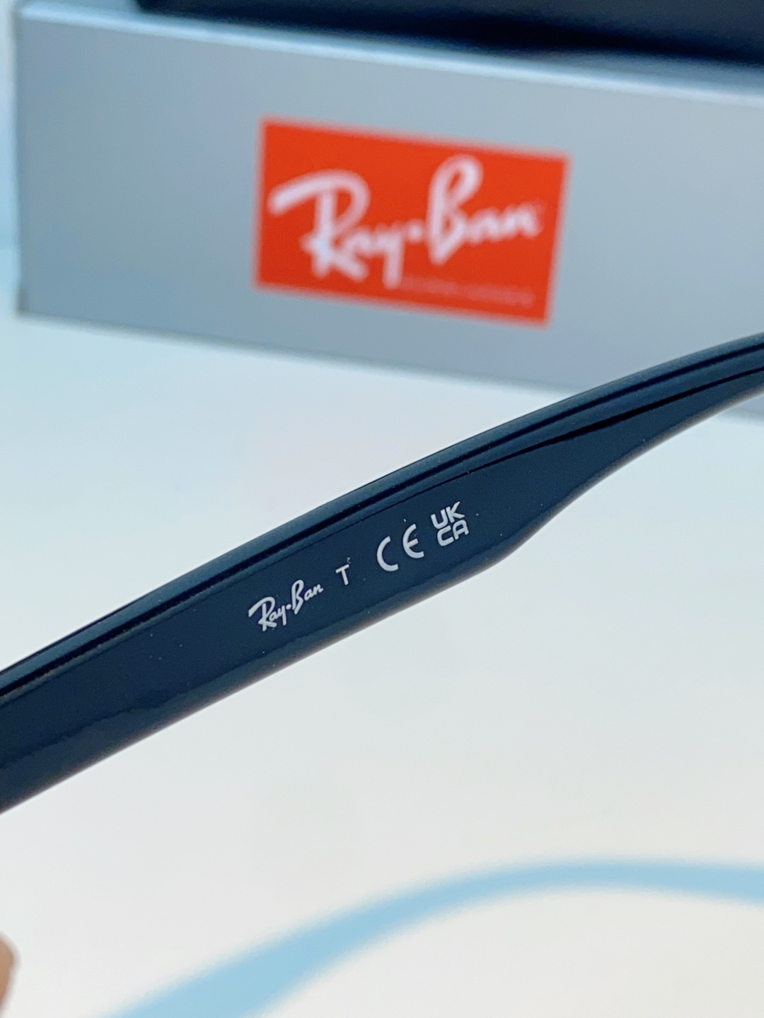 RayBan雷朋Clubmaster系列眉框墨镜｜永恒经典，百搭不挑人 标志性的半框眉架设计，搭配凹镜片