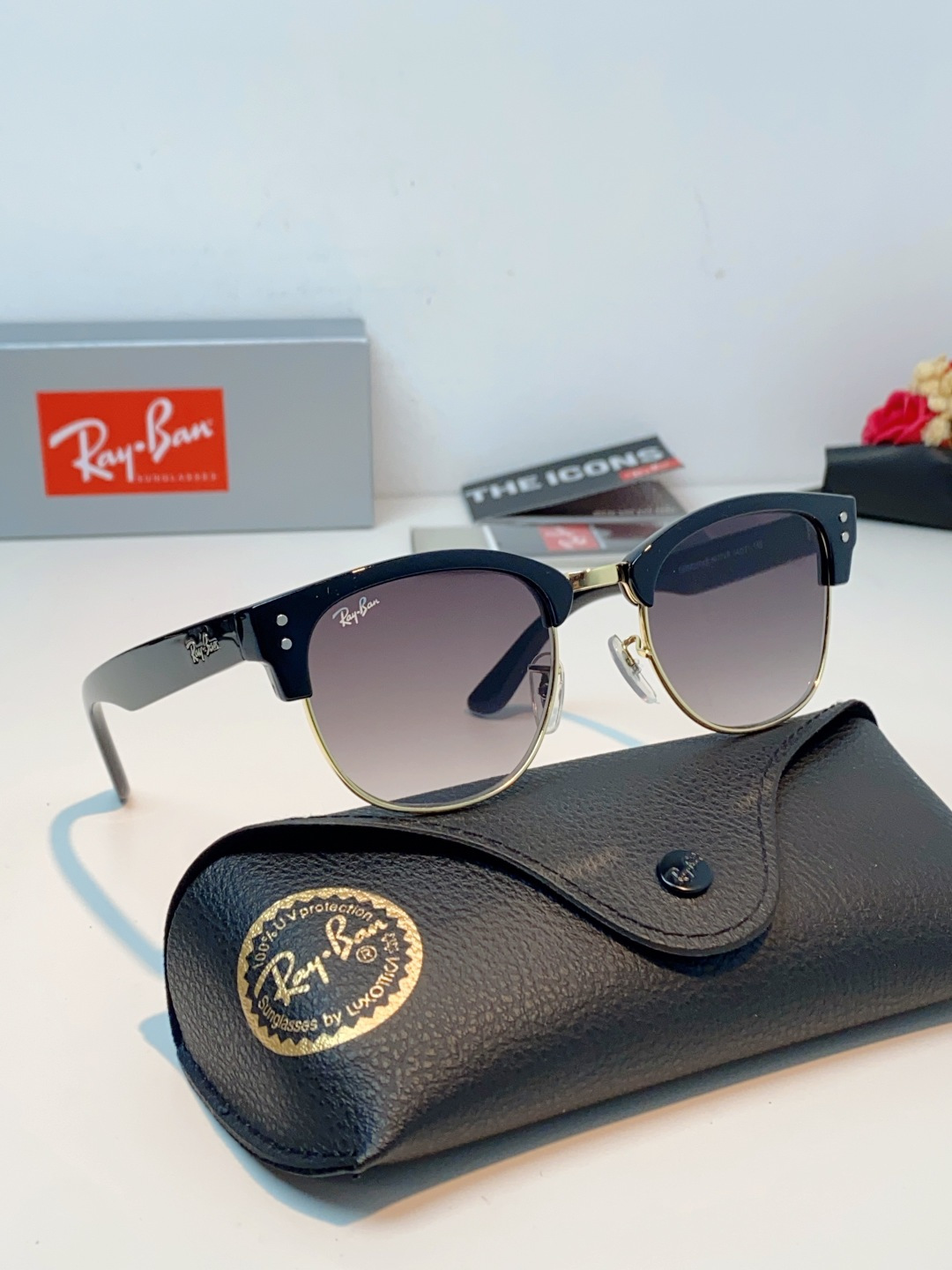 RayBan雷朋Clubmaster系列眉框墨镜｜永恒经典，百搭不挑人 标志性的半框眉架设计，搭配凹镜片