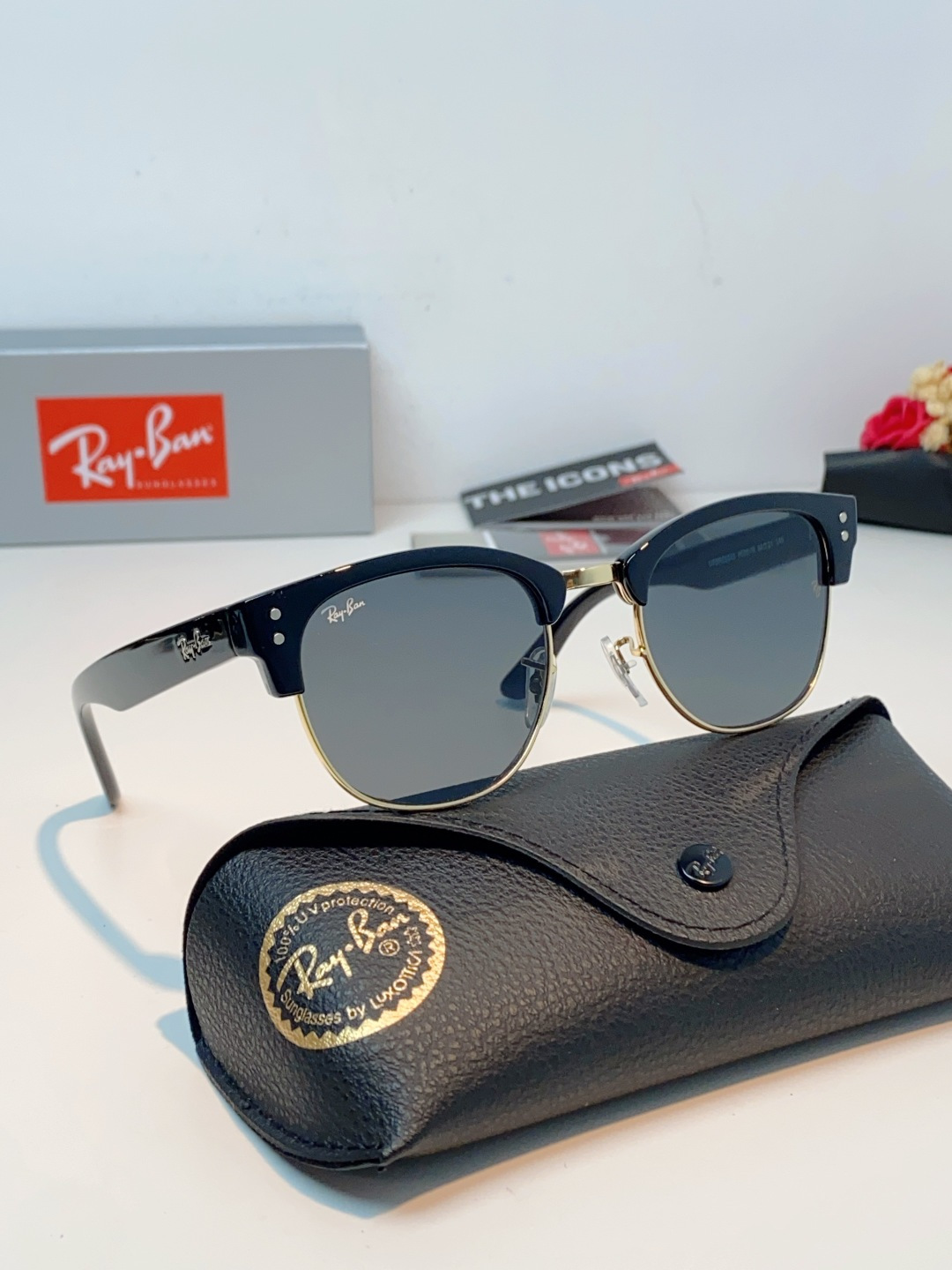 RayBan雷朋Clubmaster系列眉框墨镜｜永恒经典，百搭不挑人 标志性的半框眉架设计，搭配凹镜片