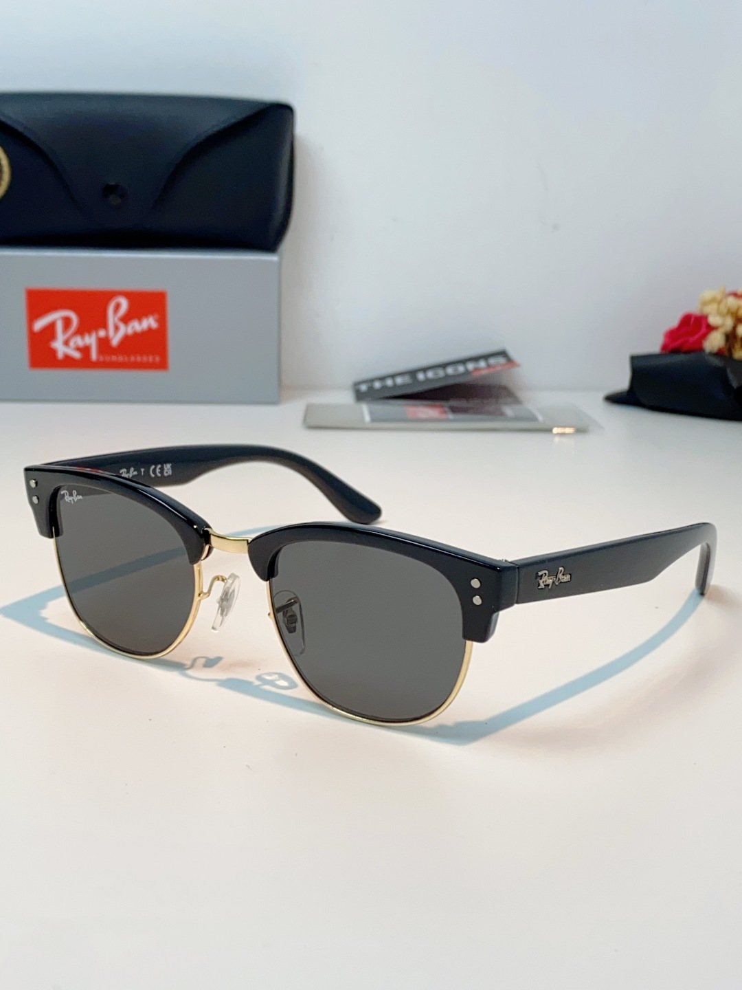 RayBan雷朋Clubmaster系列眉框墨镜｜永恒经典，百搭不挑人 标志性的半框眉架设计，搭配凹镜片