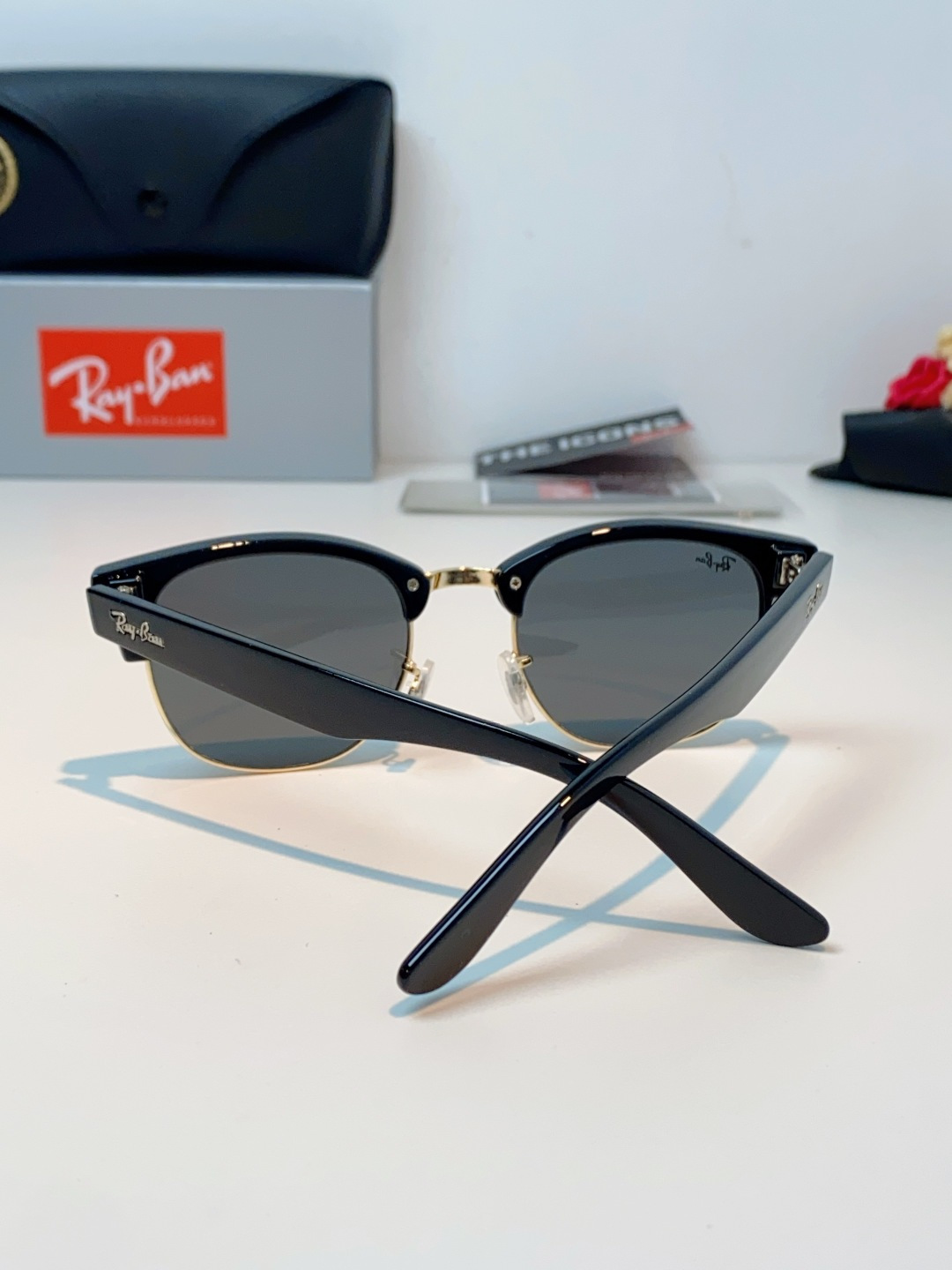 RayBan雷朋Clubmaster系列眉框墨镜｜永恒经典，百搭不挑人 标志性的半框眉架设计，搭配凹镜片