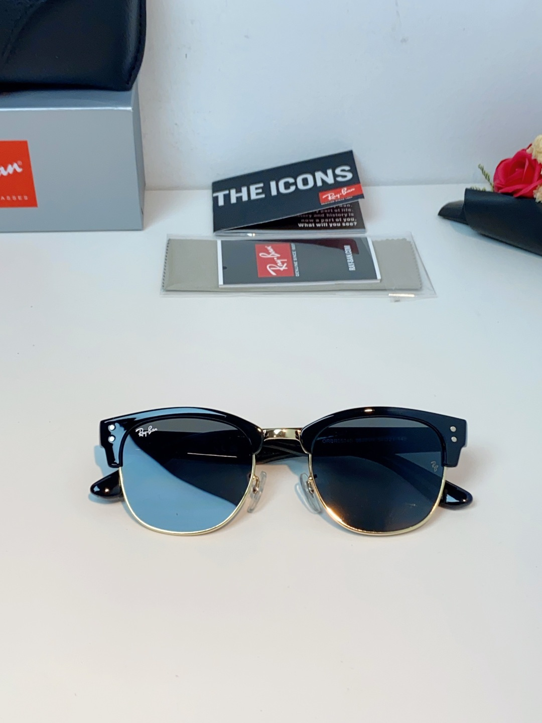 RayBan雷朋Clubmaster系列眉框墨镜｜永恒经典，百搭不挑人 标志性的半框眉架设计，搭配凹镜片