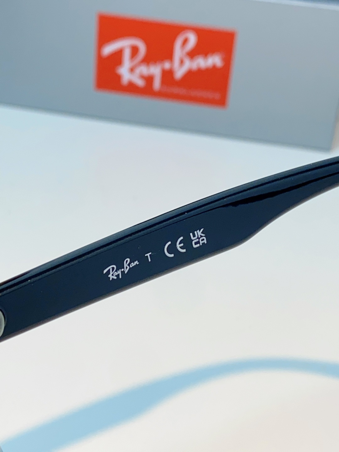 RayBan雷朋Clubmaster系列眉框墨镜｜永恒经典，百搭不挑人 标志性的半框眉架设计，搭配凹镜片