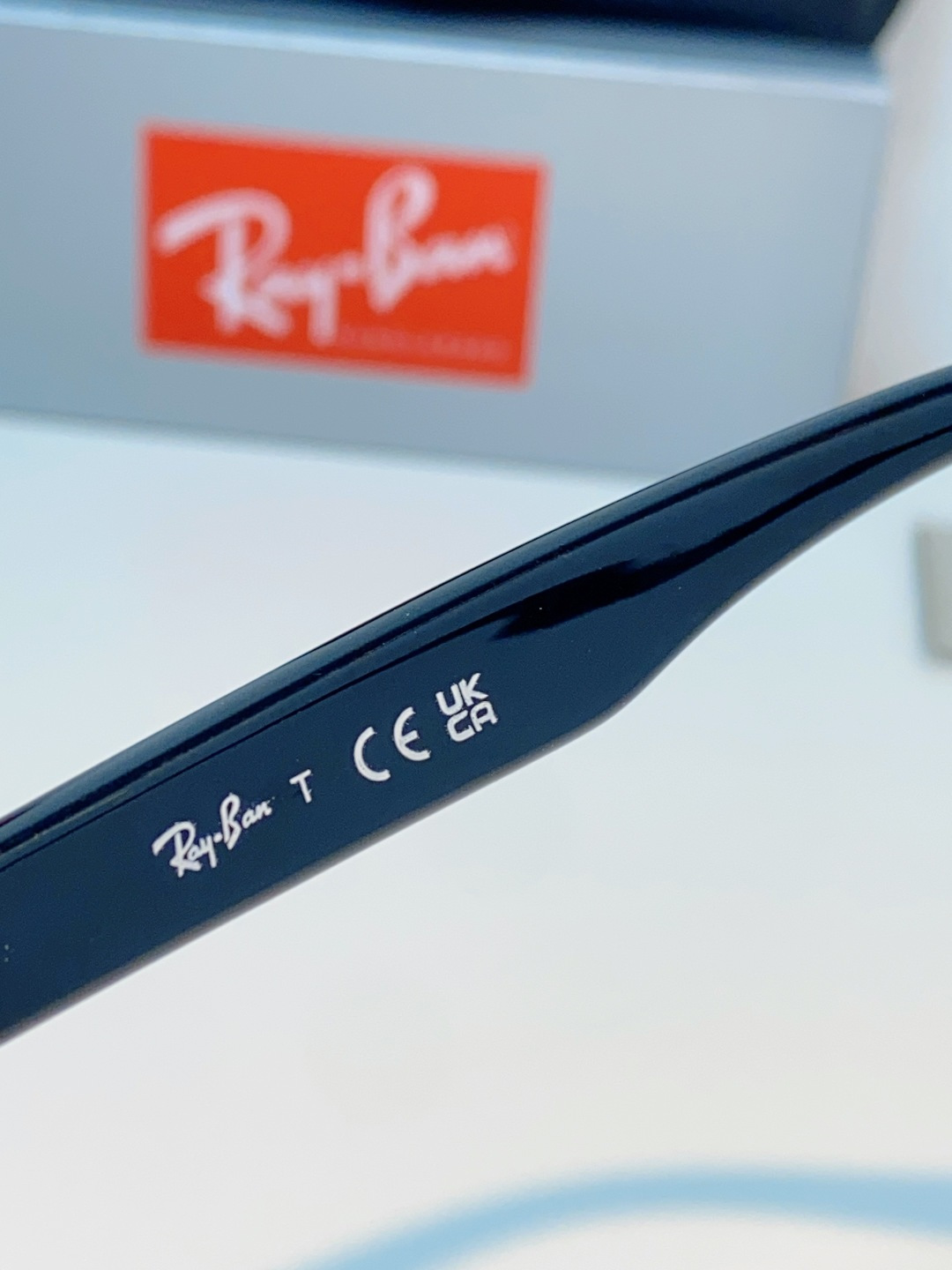 RayBan雷朋Clubmaster系列眉框墨镜｜永恒经典，百搭不挑人 标志性的半框眉架设计，搭配凹镜片