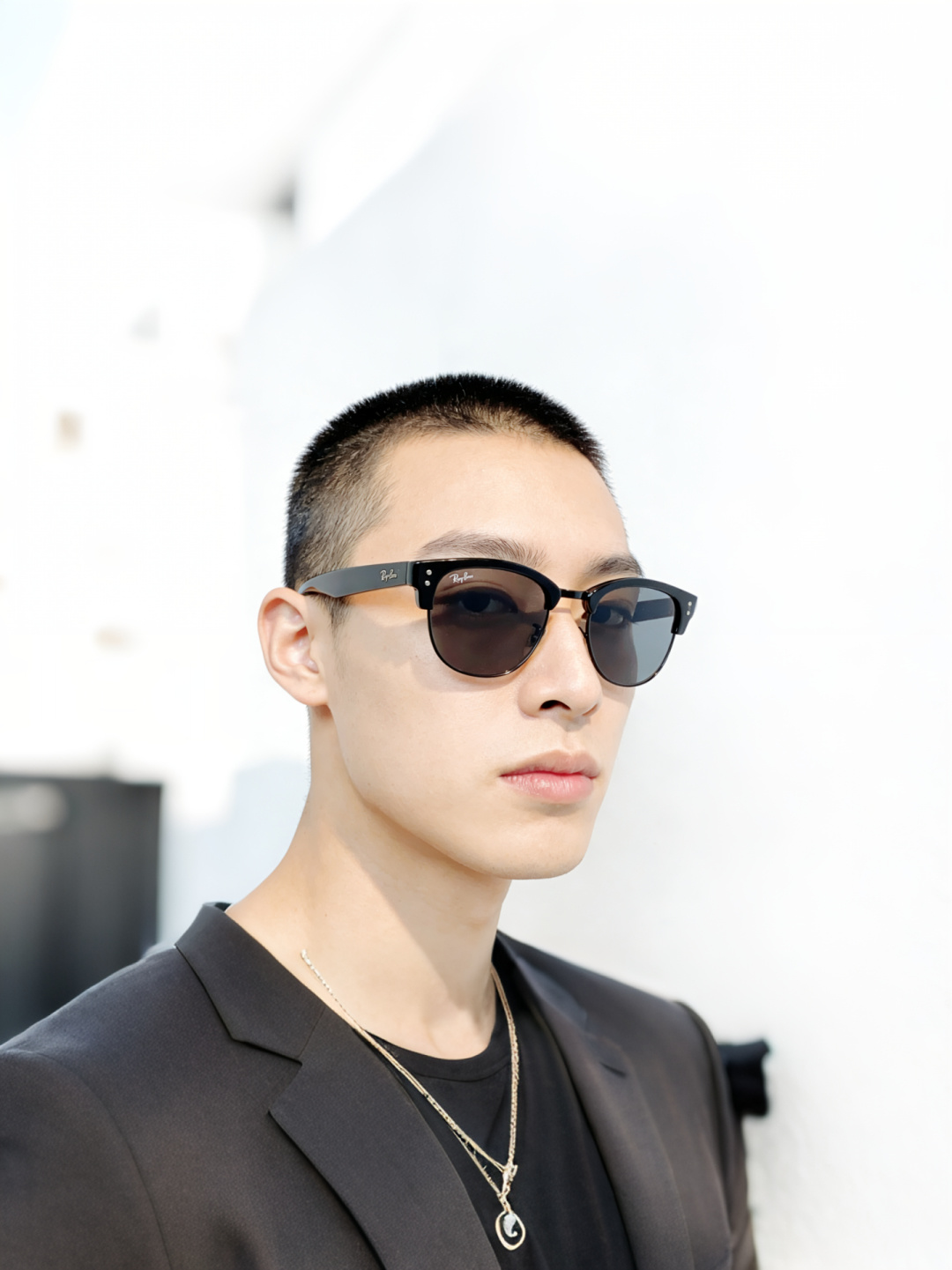 RayBan雷朋Clubmaster系列眉框墨镜｜永恒经典，百搭不挑人 标志性的半框眉架设计，搭配凹镜片
