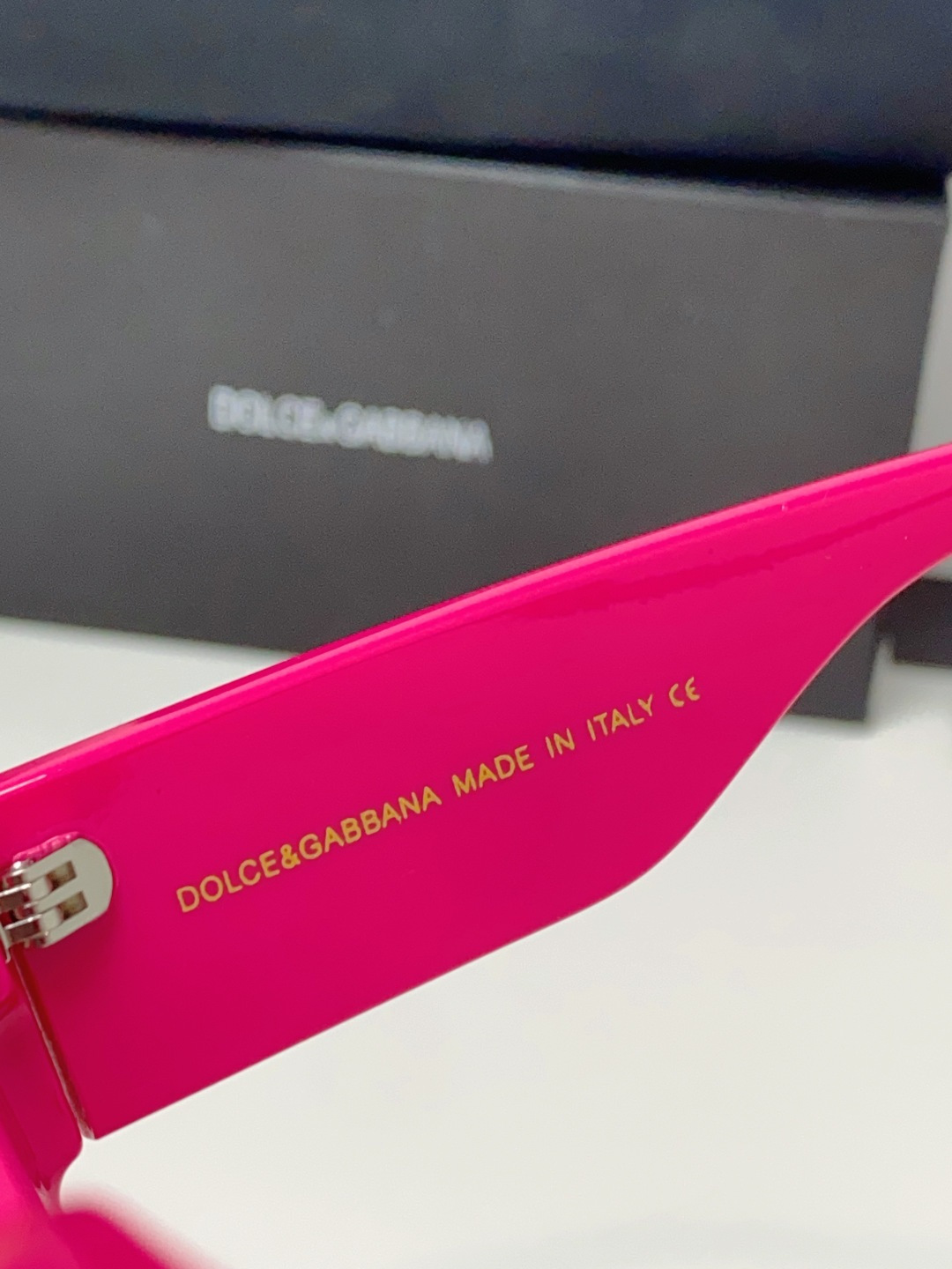 DOLCE&GABBANA杜嘉邦纳 2026新款复古方框墨镜｜拽姐气场拉满的时尚利器✨ 核心设计亮点，标