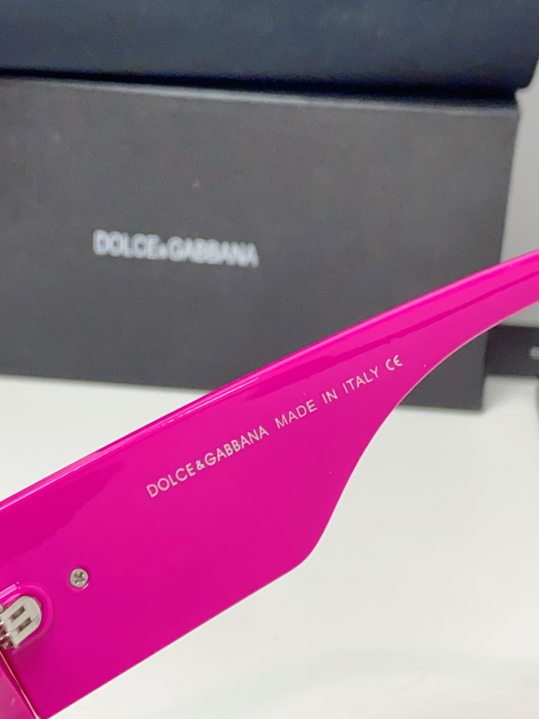 DOLCE&GABBANA杜嘉邦纳 2026新款复古方框墨镜｜拽姐气场拉满的时尚利器✨ 核心设计亮点，标