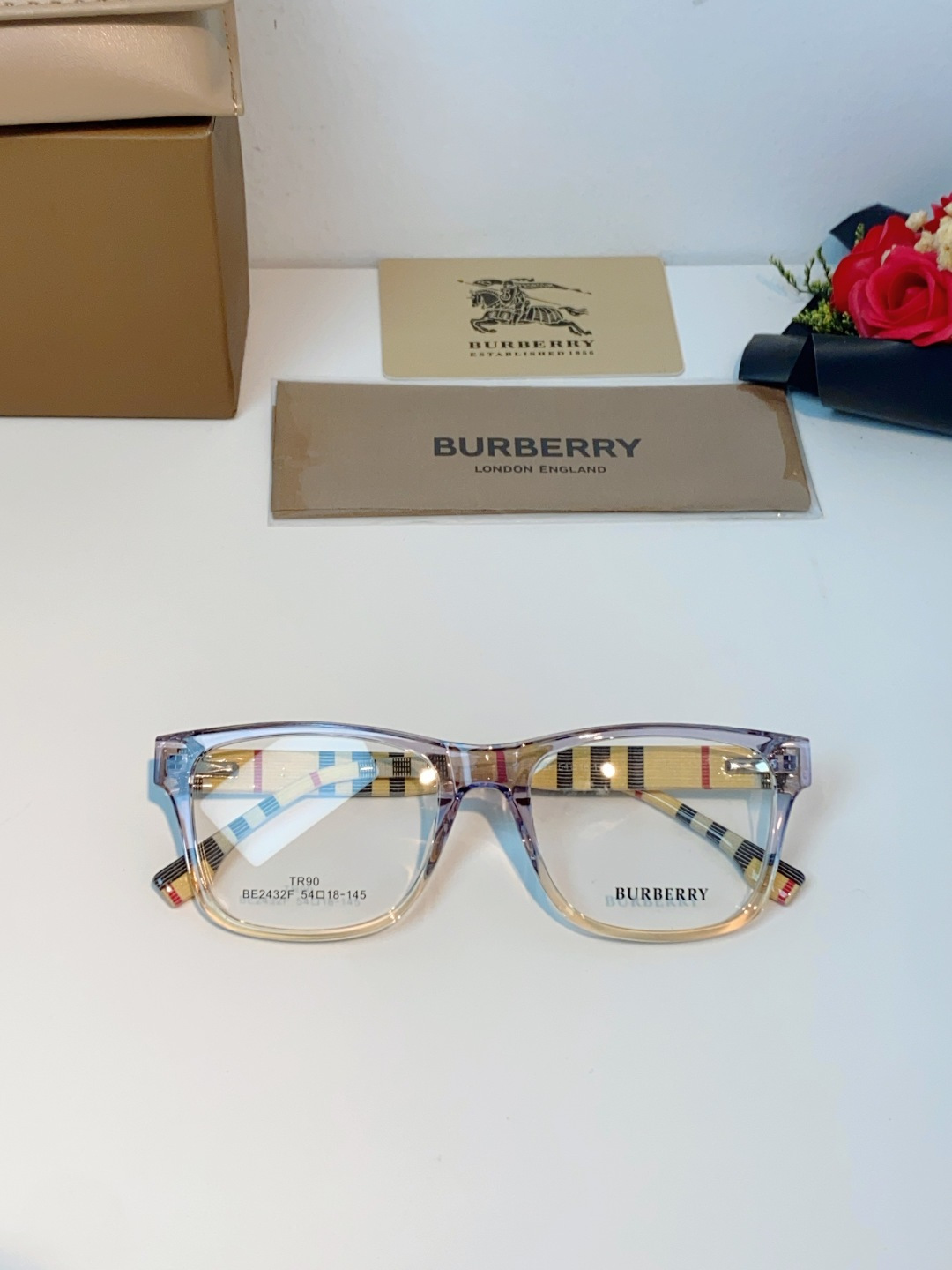 Burberry巴宝莉 2026新款经典格纹光学镜🕶️百年英伦经典格纹灵魂设计百搭黑框方圆版型，修饰脸型