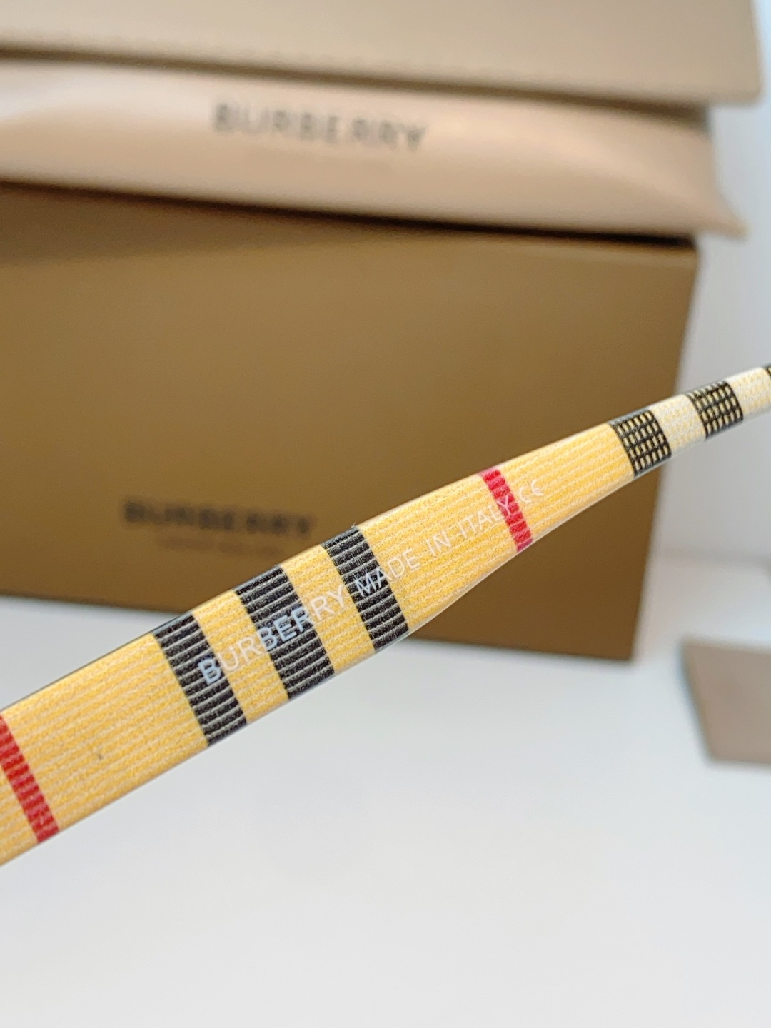 Burberry巴宝莉 2026新款经典格纹光学镜🕶️百年英伦经典格纹灵魂设计百搭黑框方圆版型，修饰脸型