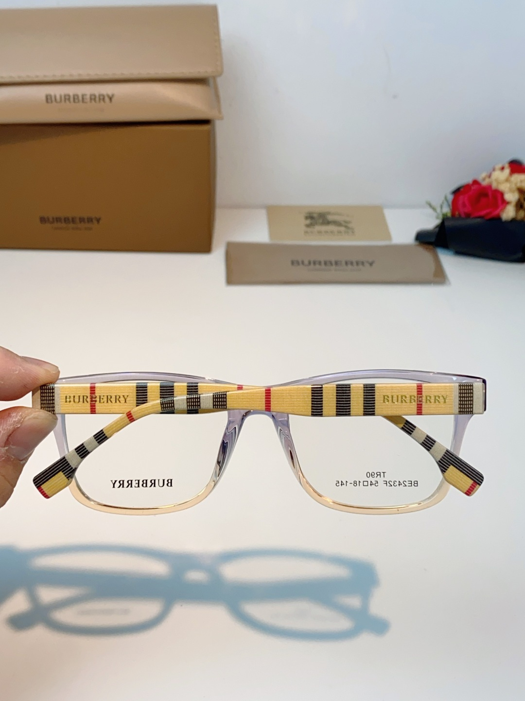 Burberry巴宝莉 2026新款经典格纹光学镜🕶️百年英伦经典格纹灵魂设计百搭黑框方圆版型，修饰脸型