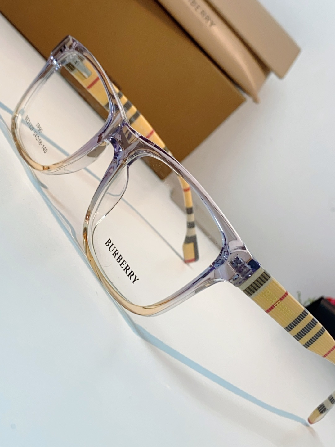 Burberry巴宝莉 2026新款经典格纹光学镜🕶️百年英伦经典格纹灵魂设计百搭黑框方圆版型，修饰脸型