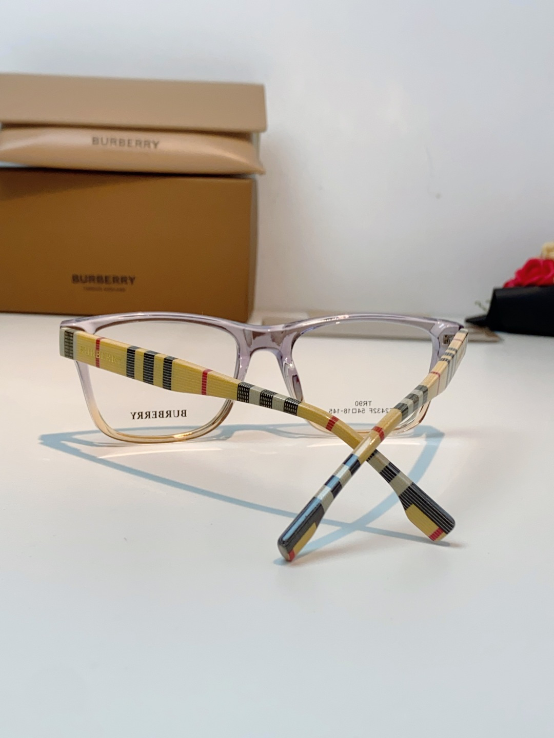 Burberry巴宝莉 2026新款经典格纹光学镜🕶️百年英伦经典格纹灵魂设计百搭黑框方圆版型，修饰脸型