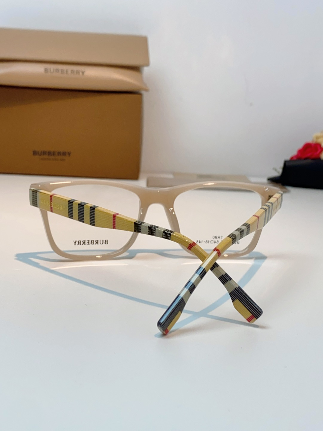 Burberry巴宝莉 2026新款经典格纹光学镜🕶️百年英伦经典格纹灵魂设计百搭黑框方圆版型，修饰脸型