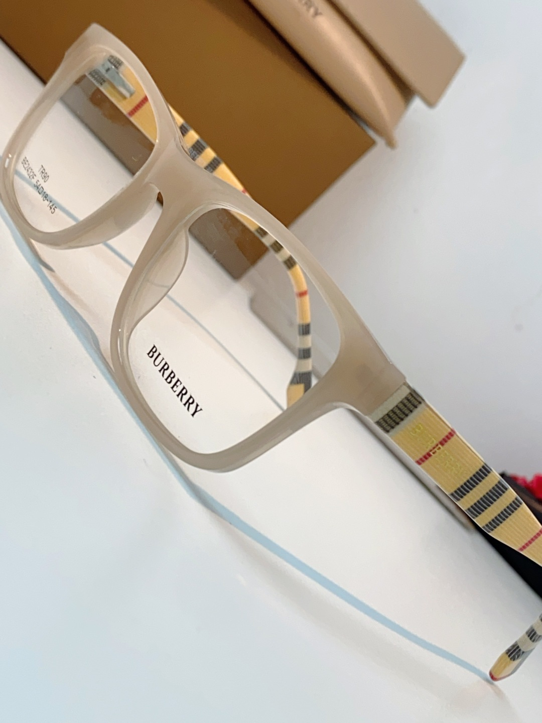 Burberry巴宝莉 2026新款经典格纹光学镜🕶️百年英伦经典格纹灵魂设计百搭黑框方圆版型，修饰脸型