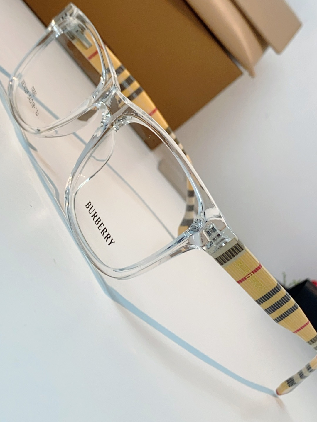 Burberry巴宝莉 2026新款经典格纹光学镜🕶️百年英伦经典格纹灵魂设计百搭黑框方圆版型，修饰脸型