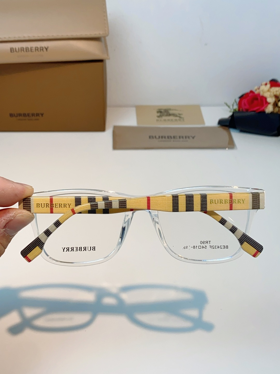 Burberry巴宝莉 2026新款经典格纹光学镜🕶️百年英伦经典格纹灵魂设计百搭黑框方圆版型，修饰脸型