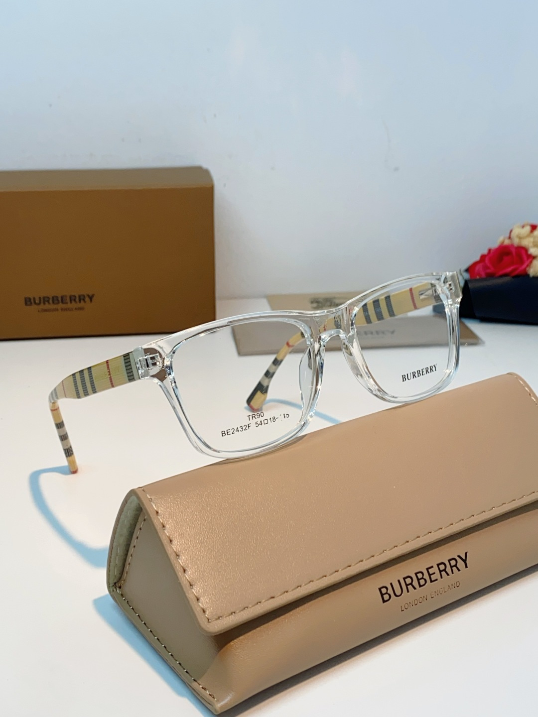 Burberry巴宝莉 2026新款经典格纹光学镜🕶️百年英伦经典格纹灵魂设计百搭黑框方圆版型，修饰脸型