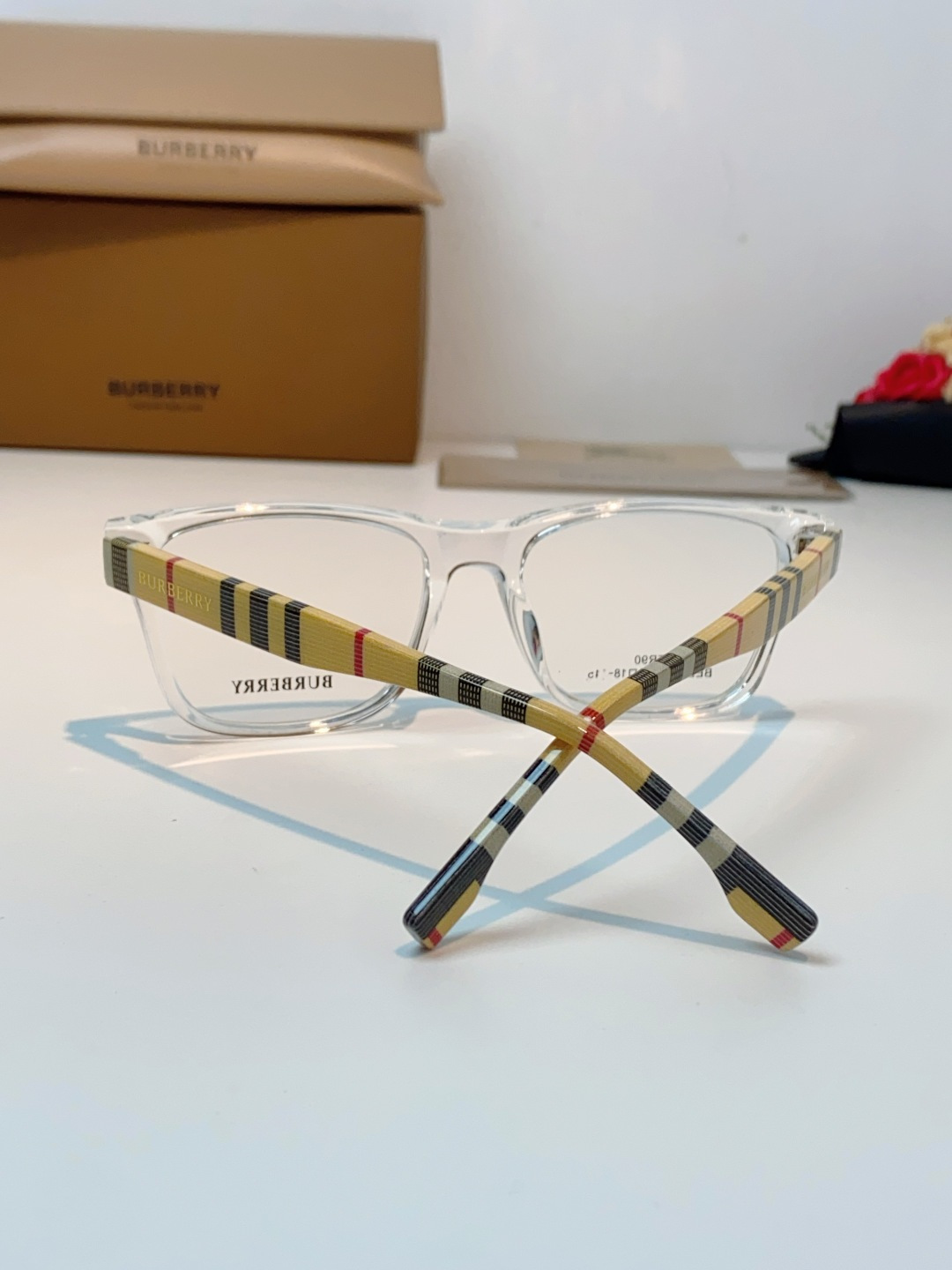 Burberry巴宝莉 2026新款经典格纹光学镜🕶️百年英伦经典格纹灵魂设计百搭黑框方圆版型，修饰脸型
