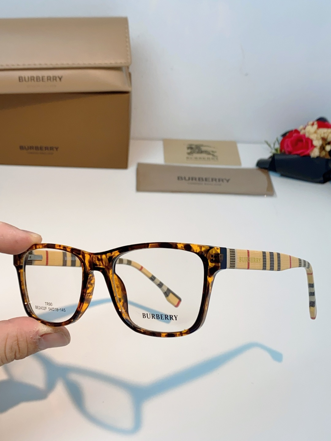 Burberry巴宝莉 2026新款经典格纹光学镜🕶️百年英伦经典格纹灵魂设计百搭黑框方圆版型，修饰脸型