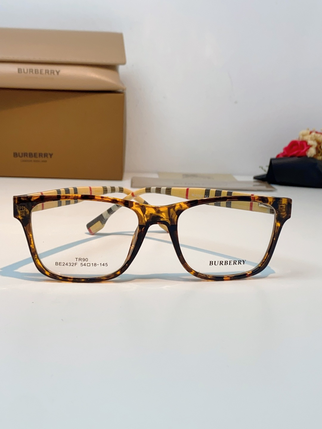 Burberry巴宝莉 2026新款经典格纹光学镜🕶️百年英伦经典格纹灵魂设计百搭黑框方圆版型，修饰脸型