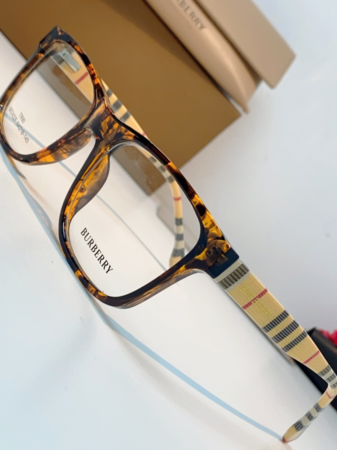 Burberry巴宝莉 2026新款经典格纹光学镜🕶️百年英伦经典格纹灵魂设计百搭黑框方圆版型，修饰脸型
