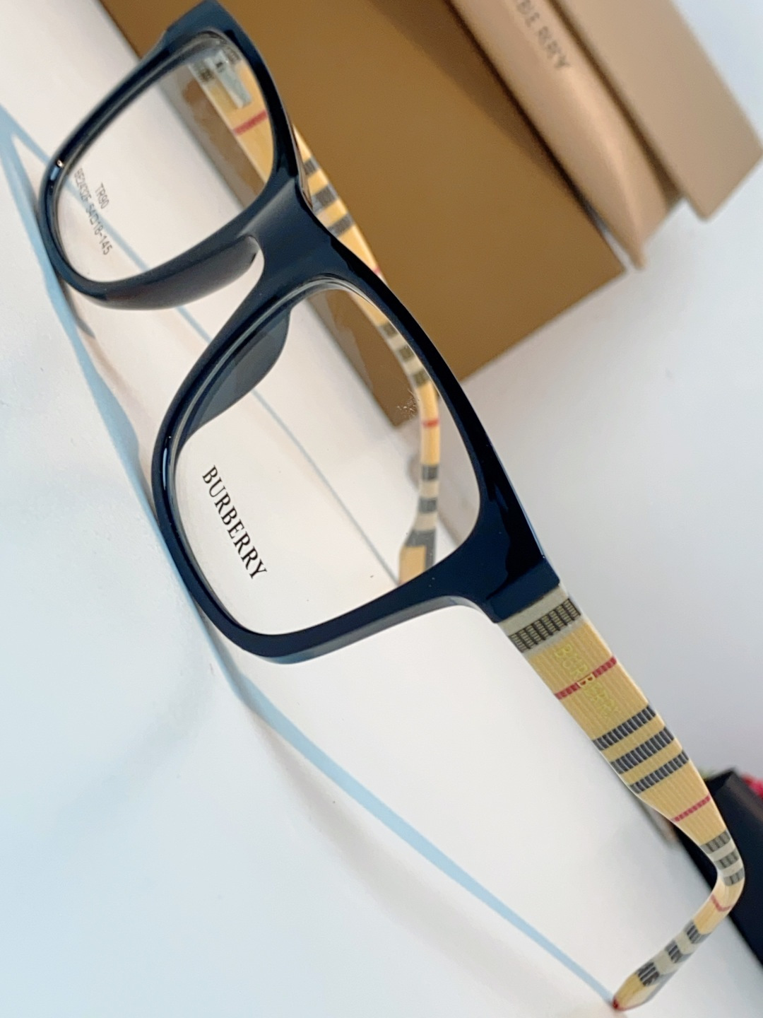 Burberry巴宝莉 2026新款经典格纹光学镜🕶️百年英伦经典格纹灵魂设计百搭黑框方圆版型，修饰脸型