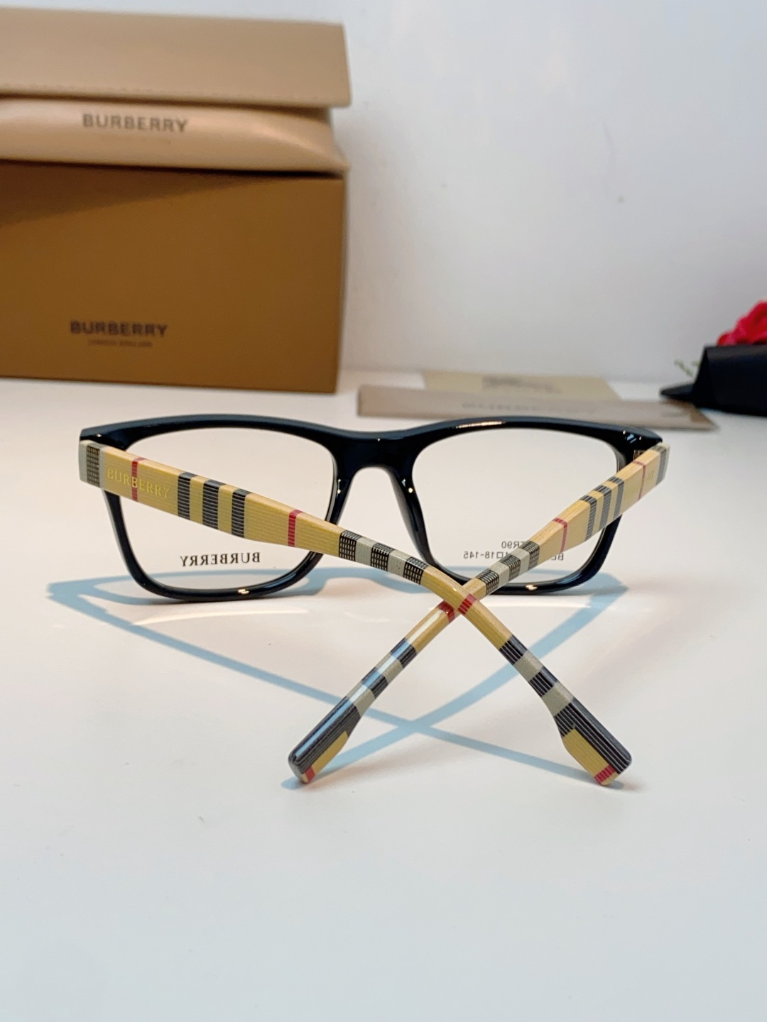 Burberry巴宝莉 2026新款经典格纹光学镜🕶️百年英伦经典格纹灵魂设计百搭黑框方圆版型，修饰脸型