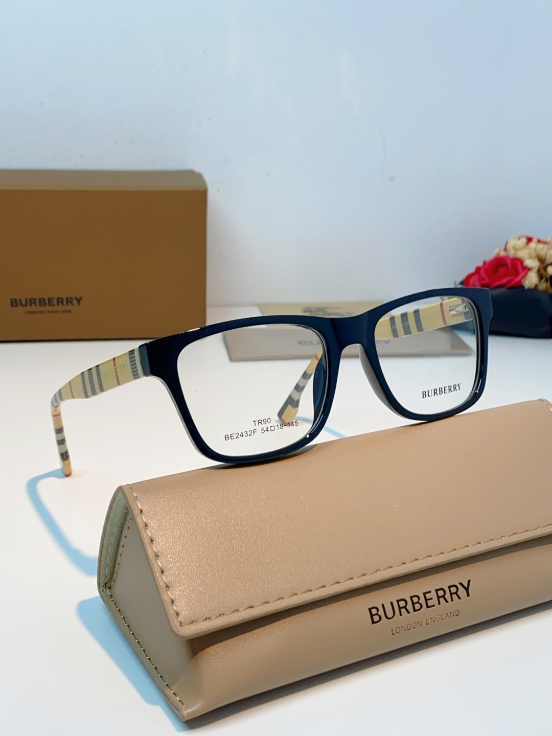 Burberry巴宝莉 2026新款经典格纹光学镜🕶️百年英伦经典格纹灵魂设计百搭黑框方圆版型，修饰脸型