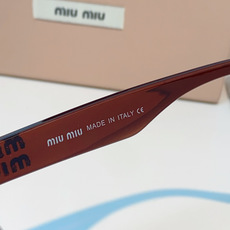 MiuMiu缪缪 复古方框墨镜|氛围感天花板✨自带复古千金滤镜的大牌方框太阳镜,一眼拿捏高级时装感,利落 MiuMiu缪缪 复古方框墨镜|氛围感天花板✨自带复古千金滤镜的大牌方框太阳镜,一眼拿捏高级时装感,利落
