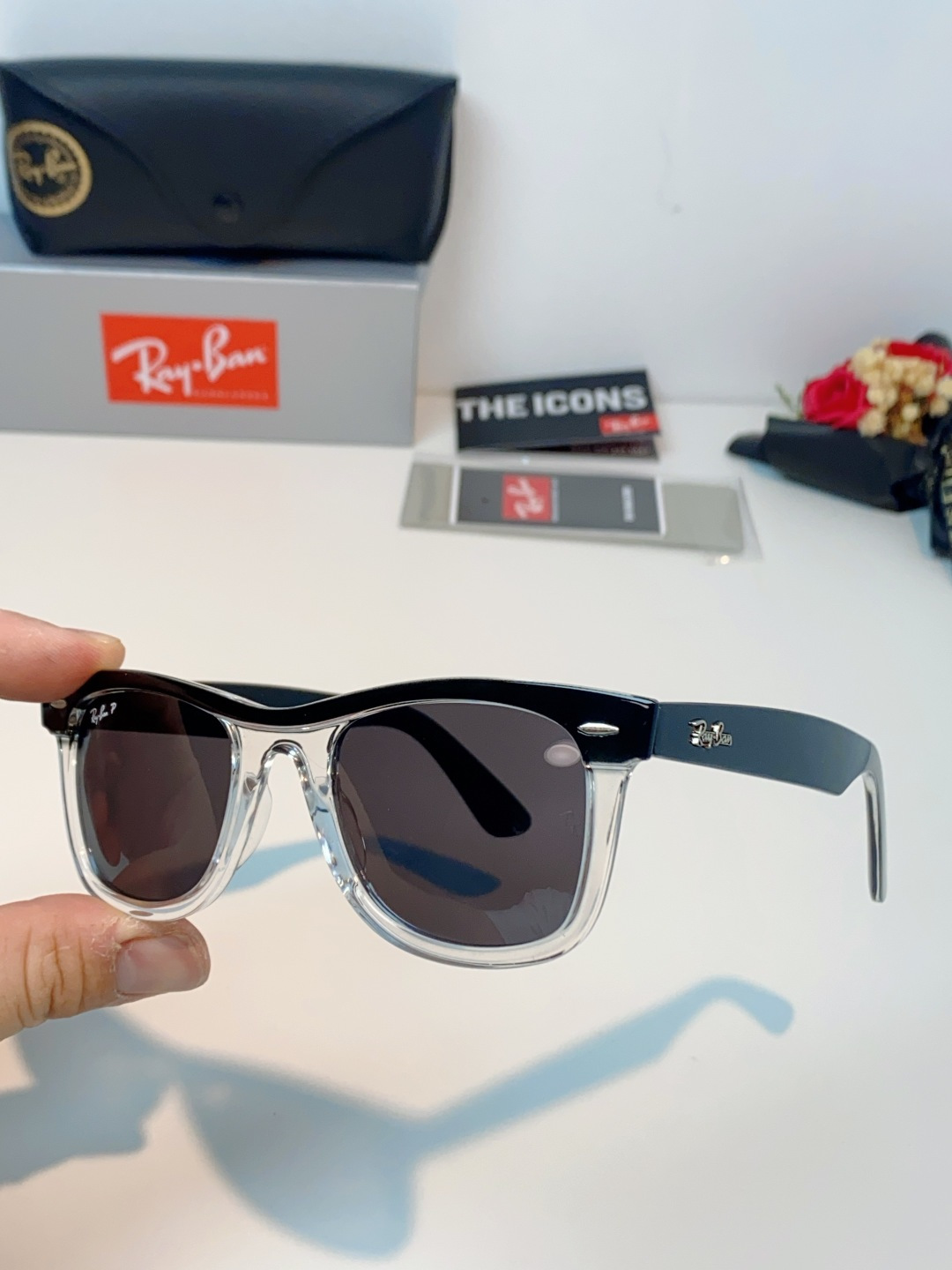 RayBan雷朋 2026新款撞色经典框墨镜✨ 经典Wayfarer复古方型镜框，黑白极简撞色设计，高级