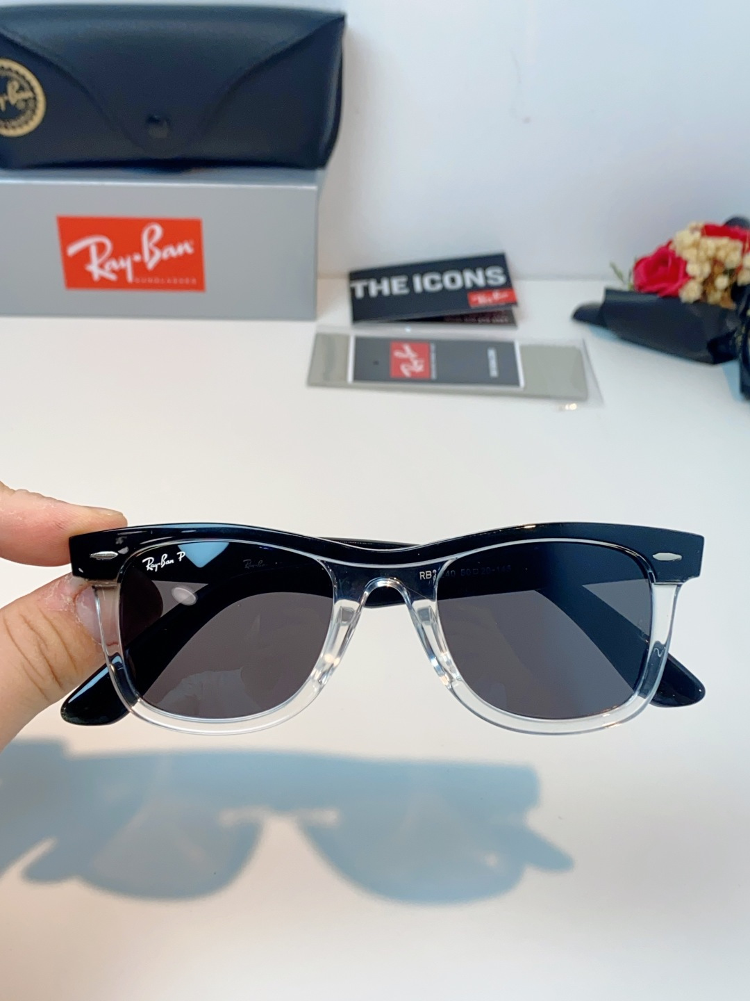 RayBan雷朋 2026新款撞色经典框墨镜✨ 经典Wayfarer复古方型镜框，黑白极简撞色设计，高级
