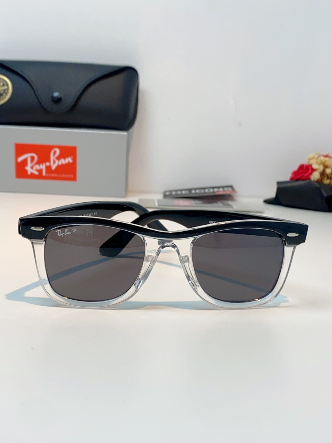 RayBan雷朋 2026新款撞色经典框墨镜✨ 经典Wayfarer复古方型镜框，黑白极简撞色设计，高级