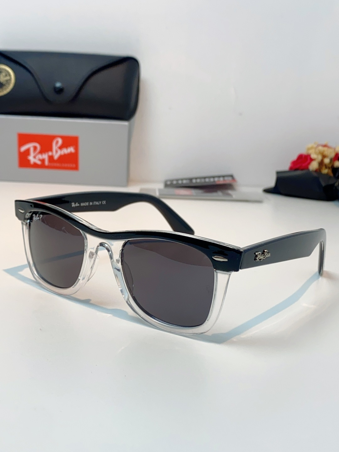 RayBan雷朋 2026新款撞色经典框墨镜✨ 经典Wayfarer复古方型镜框，黑白极简撞色设计，高级