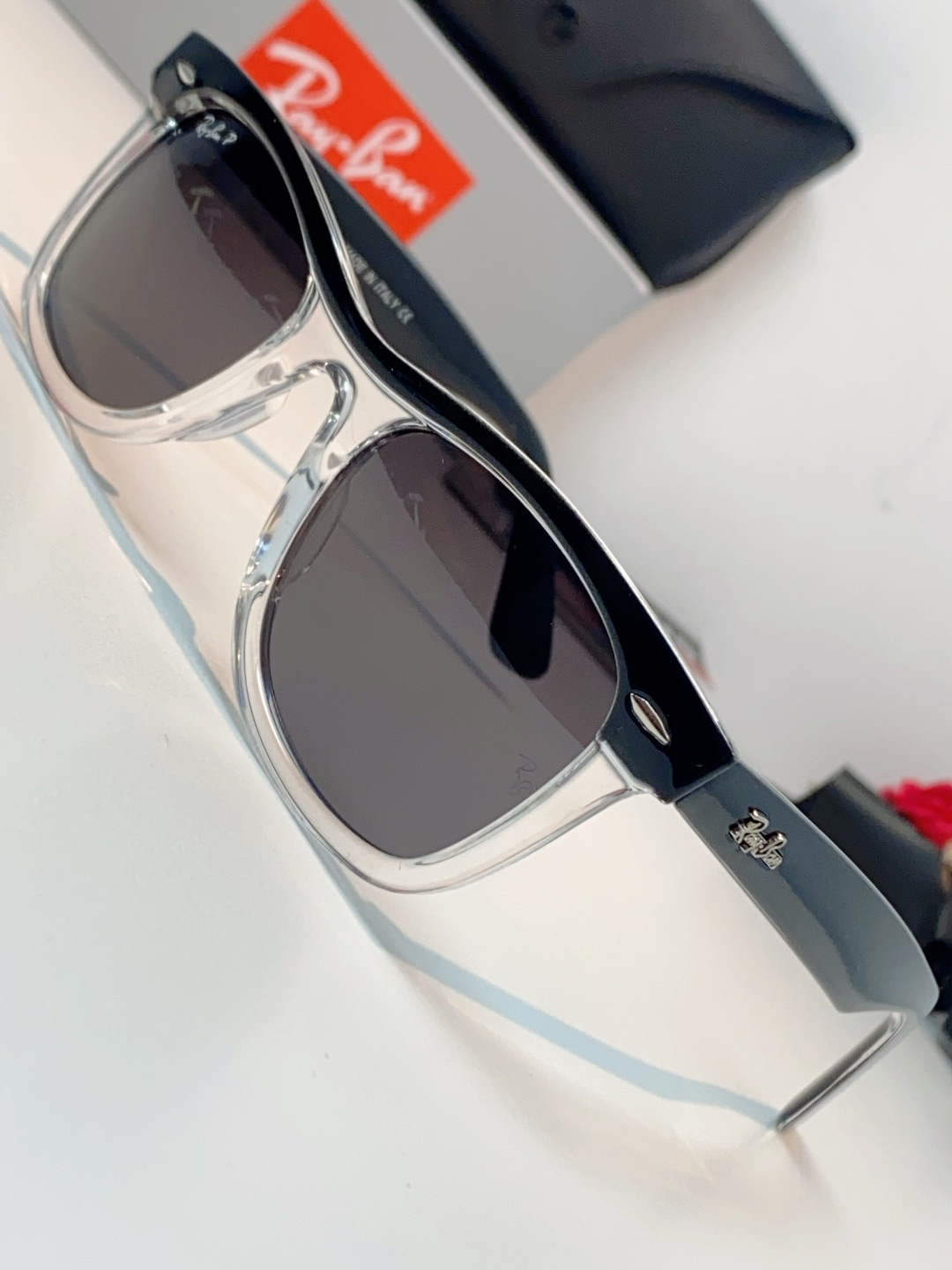 RayBan雷朋 2026新款撞色经典框墨镜✨ 经典Wayfarer复古方型镜框，黑白极简撞色设计，高级