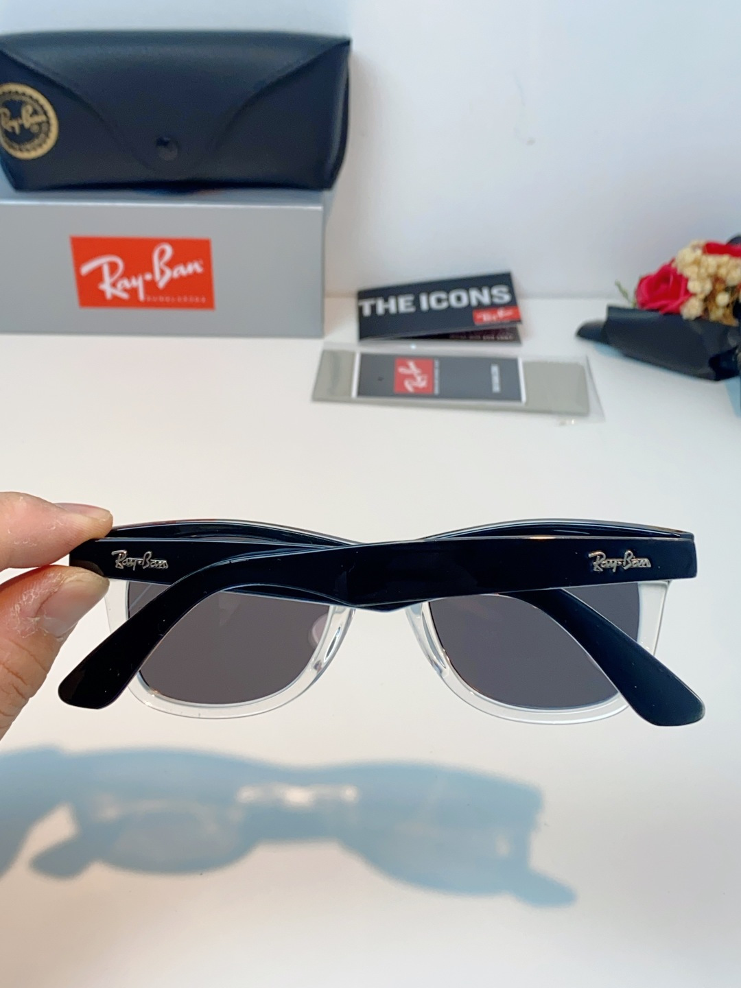 RayBan雷朋 2026新款撞色经典框墨镜✨ 经典Wayfarer复古方型镜框，黑白极简撞色设计，高级