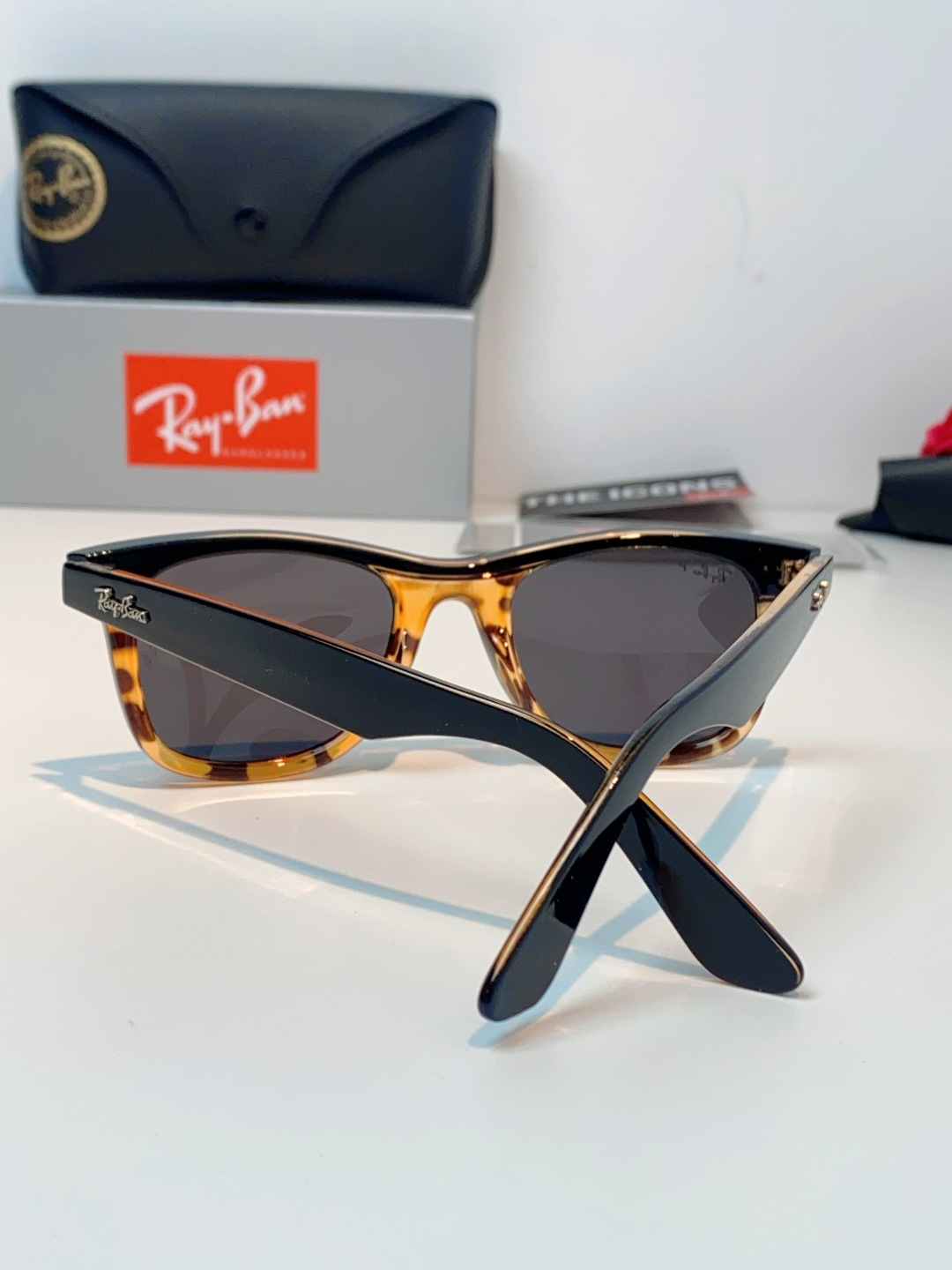 RayBan雷朋 2026新款撞色经典框墨镜✨ 经典Wayfarer复古方型镜框，黑白极简撞色设计，高级