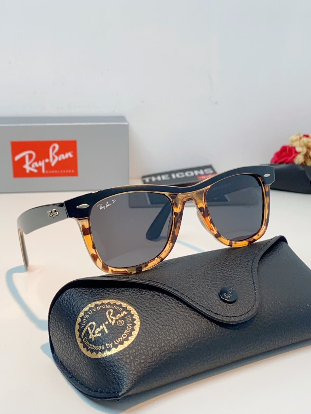 RayBan雷朋 2026新款撞色经典框墨镜✨ 经典Wayfarer复古方型镜框，黑白极简撞色设计，高级