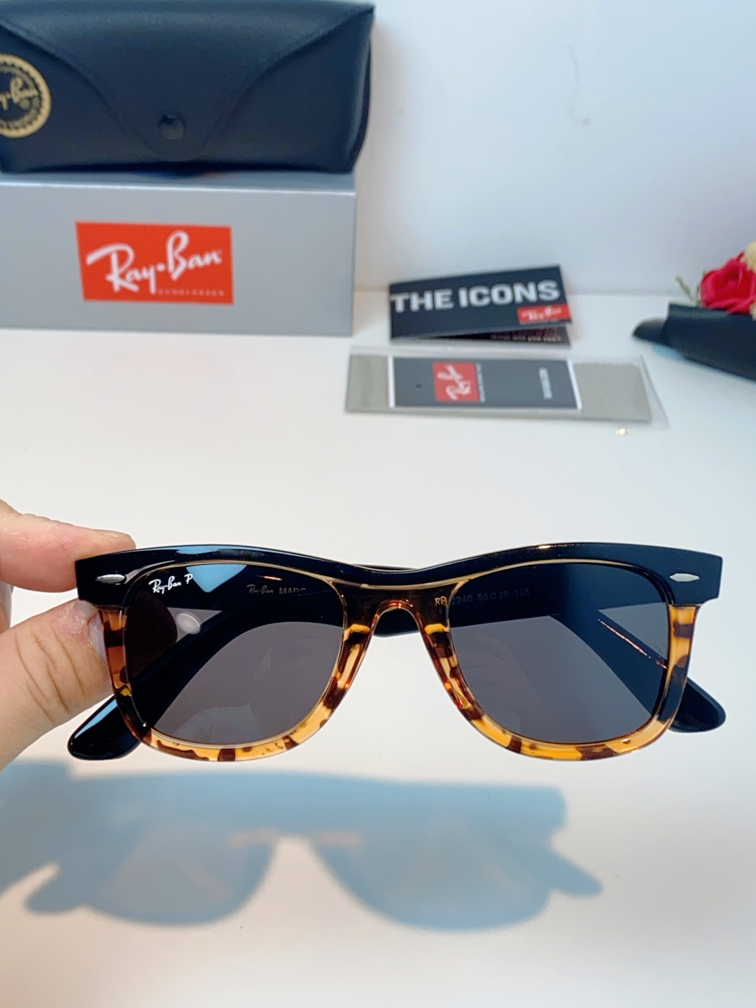 RayBan雷朋 2026新款撞色经典框墨镜✨ 经典Wayfarer复古方型镜框，黑白极简撞色设计，高级