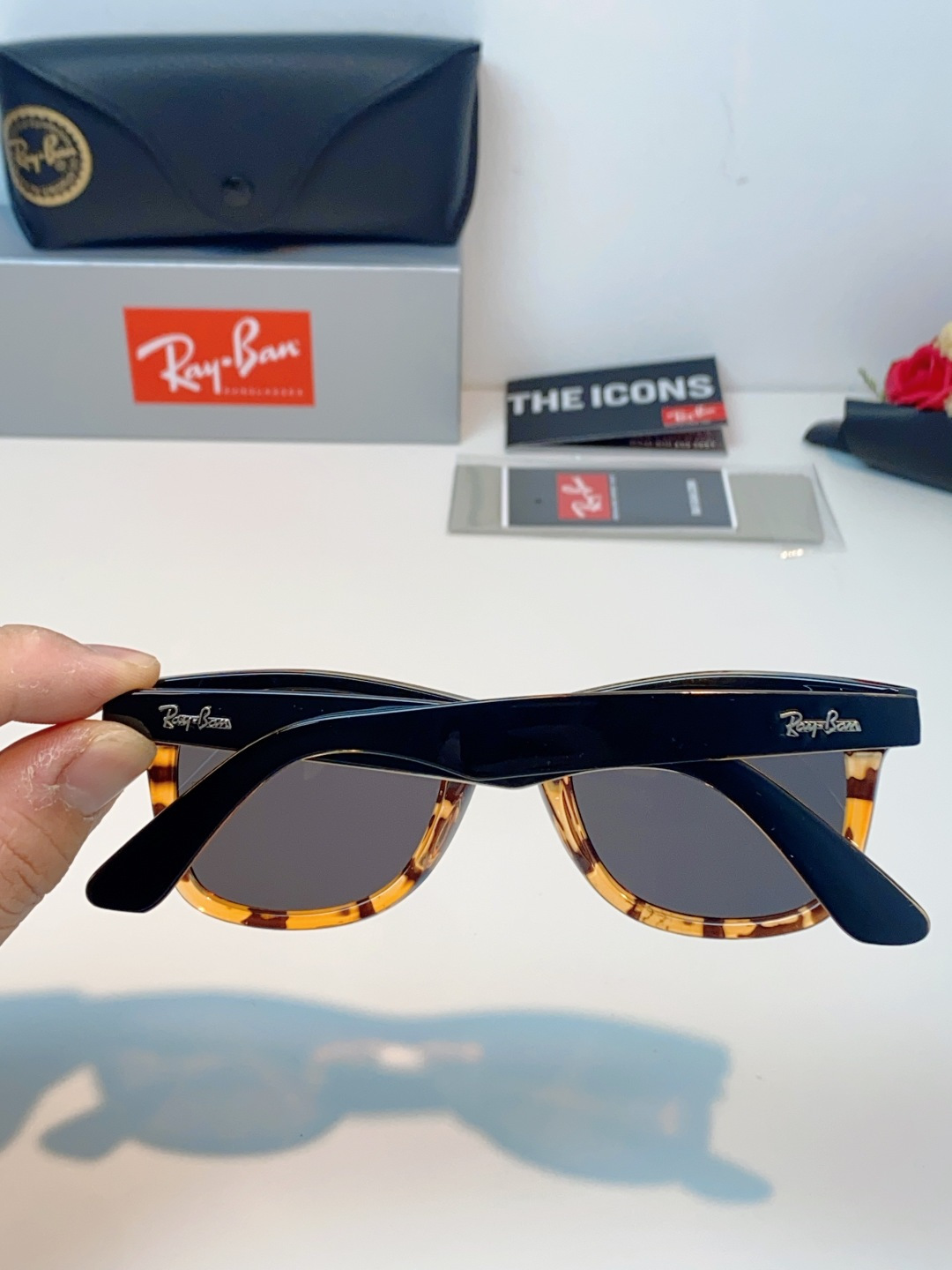 RayBan雷朋 2026新款撞色经典框墨镜✨ 经典Wayfarer复古方型镜框，黑白极简撞色设计，高级